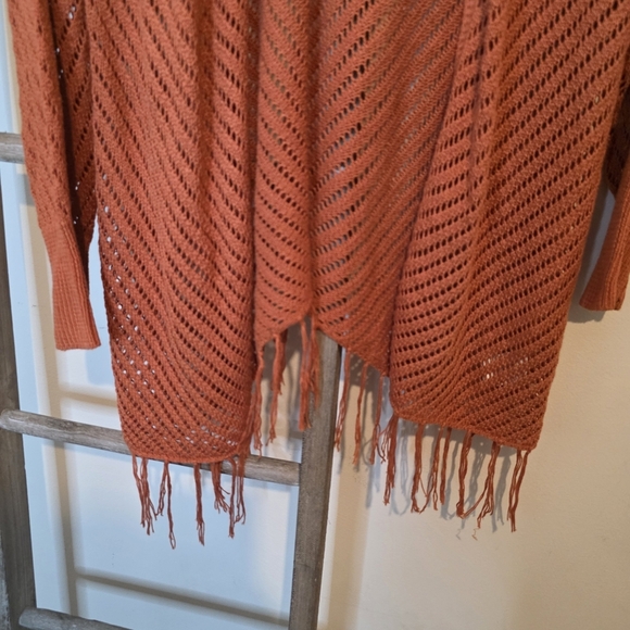 ⭐️40% Off⭐️ Burnt Orange Loose Knit Fringe Cardigan - Picture 4 of 7